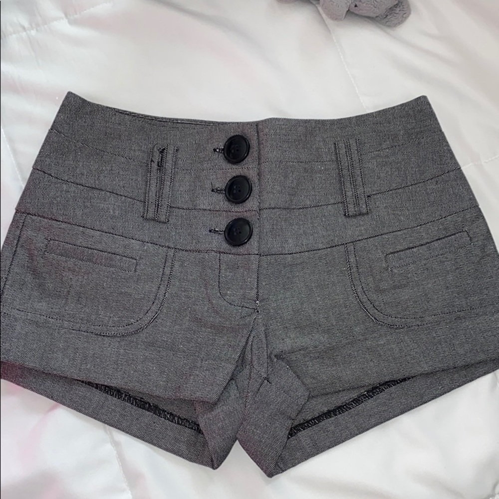 Small short shorts with 3 black buttons